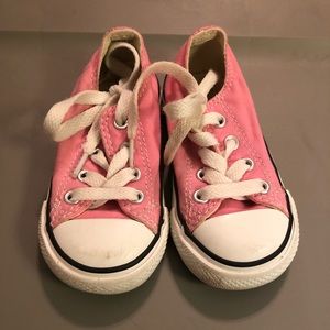 Toddler pink converse